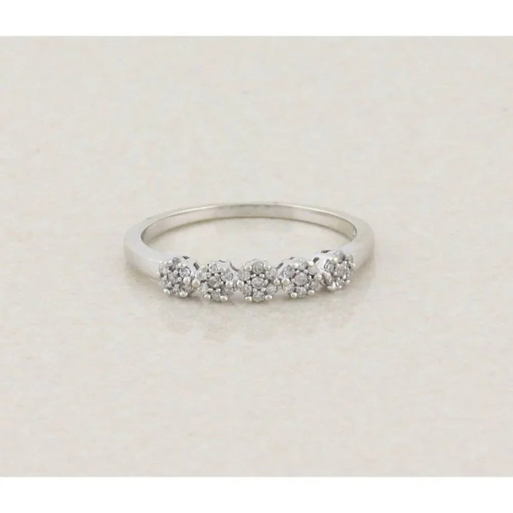 10k White Gold Diamond Flower Band Ring Stackable Size 7 1/4 - Picture 1 of 7